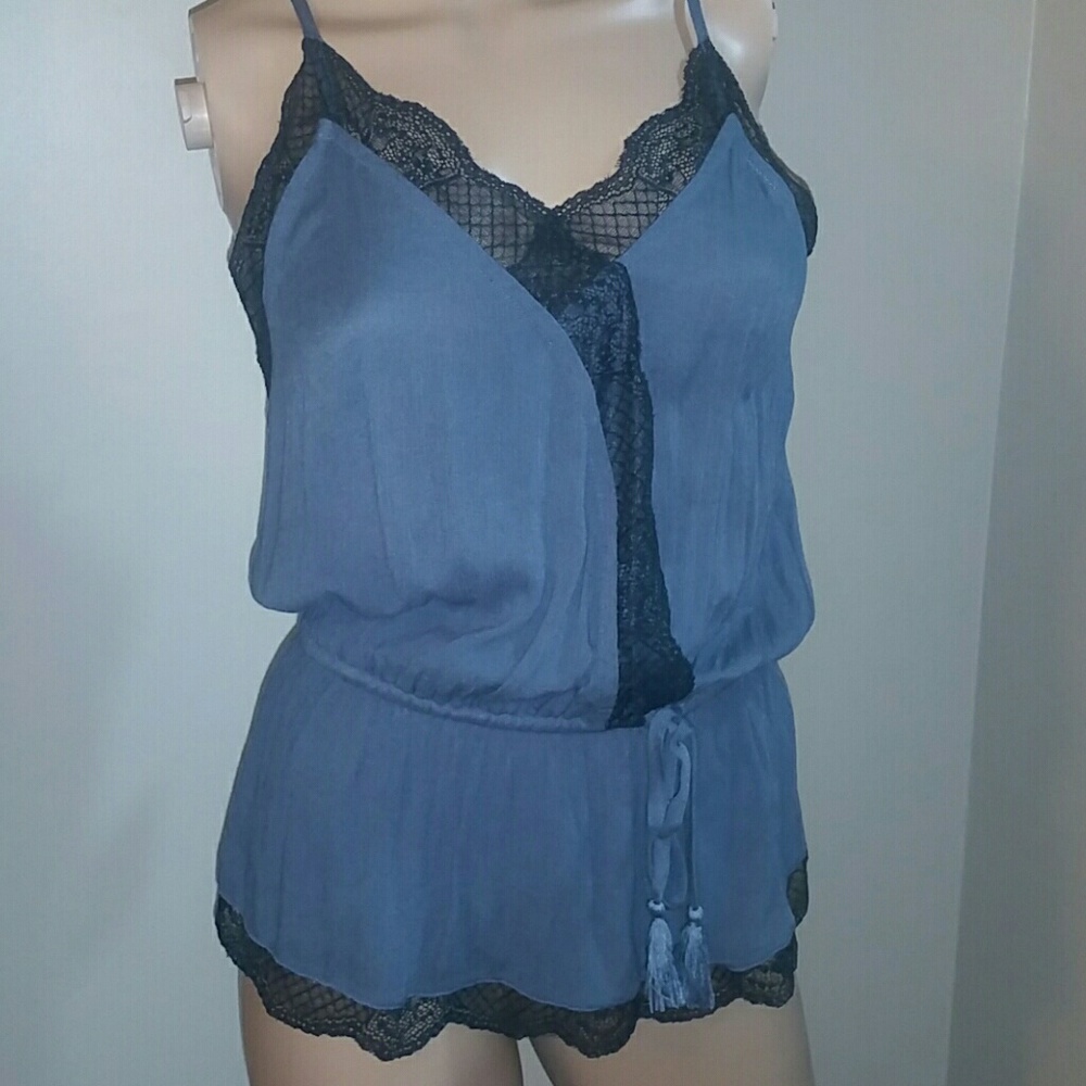 NWT American Eagle Blouse SUPER CUTE 😍 ❤️ 💕